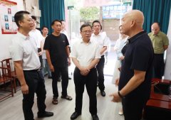 <b>许达调研餐饮行业成长暨督导食物平安工做</b>